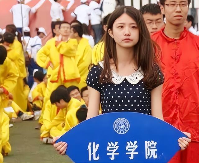 吉林大学“最美”校花，颜值与才华令人折服，现已去清华读博