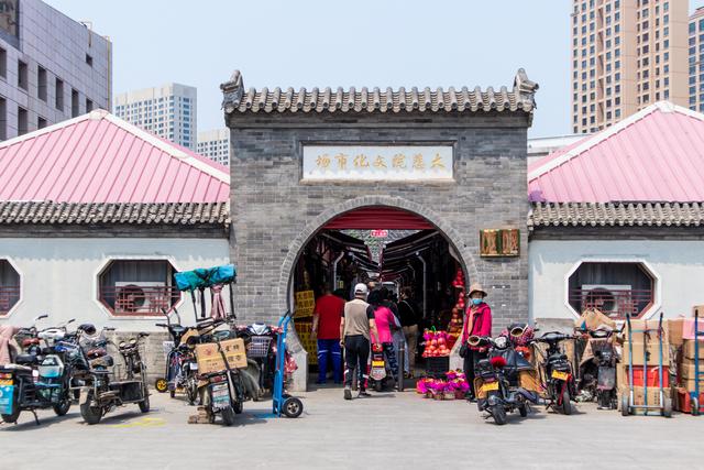 天津香火最旺盛的一座寺庙，曾供奉玄奘法师灵骨，游客络绎不绝