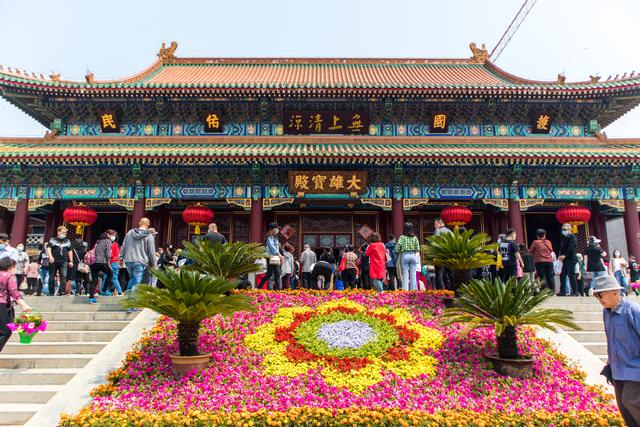 天津香火最旺盛的一座寺庙，曾供奉玄奘法师灵骨，游客络绎不绝