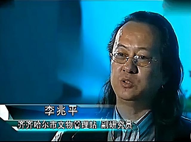 1999年黑龙江挖出一具女尸，双腿有黑色物体，专家揭开其悲惨遭遇