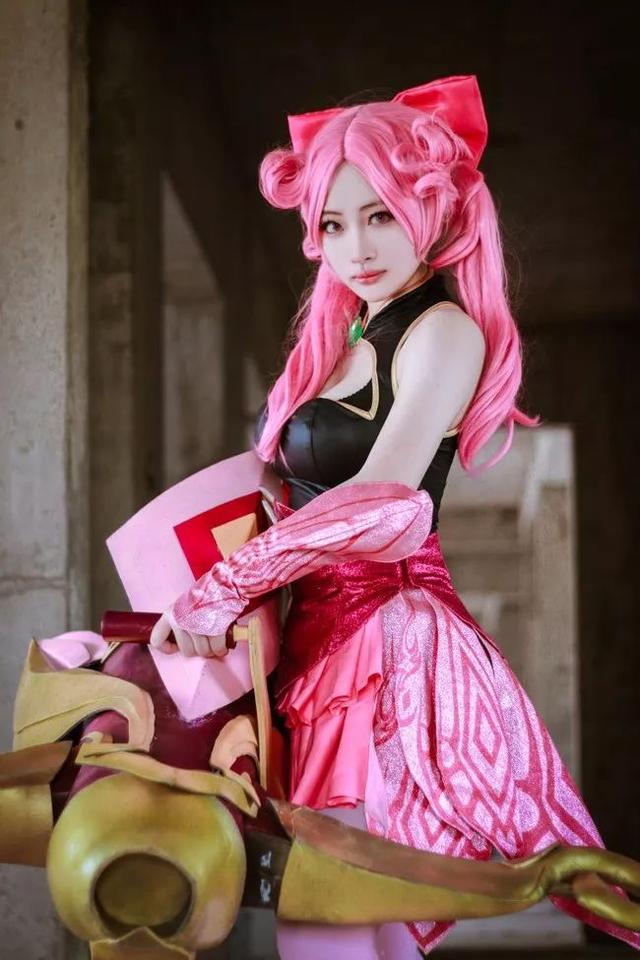 还原度很高的孙尚香cosplay 性感美胸美腿福利 清新小萝莉