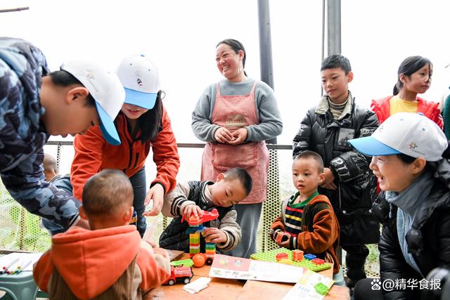 这次，四川马边，菲仕兰“孤儿喝奶”的志愿者太特殊了