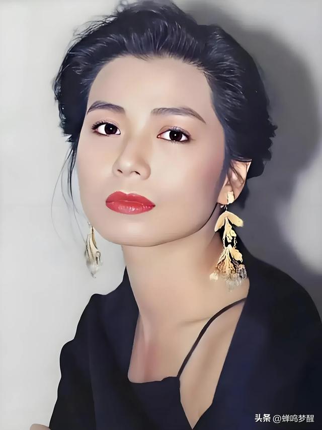 回忆80年代香港女星：钟楚红如何用野性美征服了一个时代？