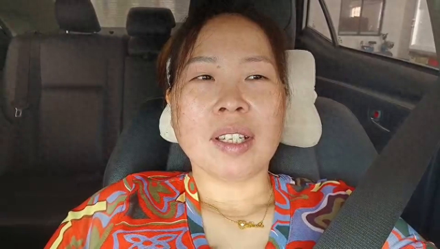 其实我跟一位美女约好了去徒步，我脚有关节炎