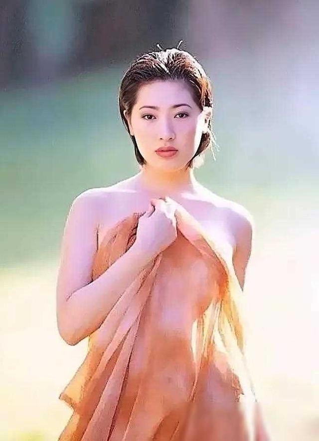 绝世美胸惊艳全球！亚洲第一美胸女神杨思敏魅力大揭秘！