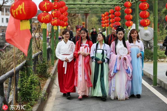 淳安桃花古风文化节很热闹 打鱼泛舟美女换古装赏桃花