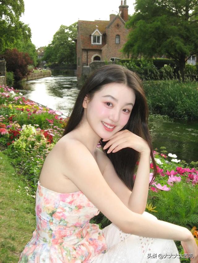 花儿与美女：绝色美女花园摄影写真（18）