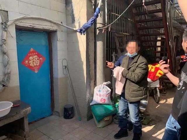 河边惊现无头女尸，假胸都被打出来了，警方：她早不是处女了?