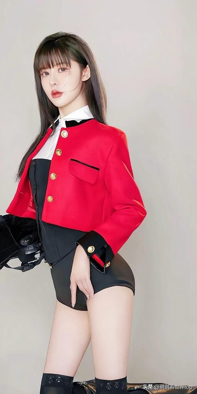 甜美水灵美女制服清纯写真