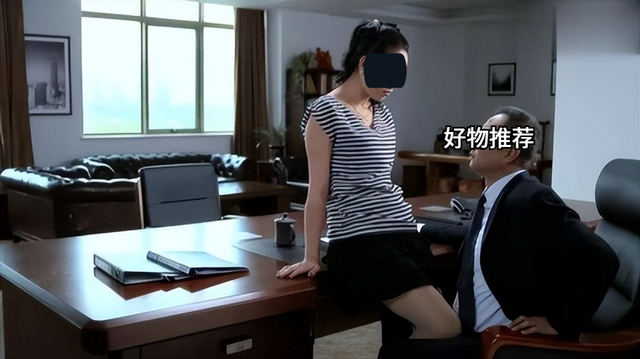 00后金牌美女销售.卖房时注意看她脚上的动作.半小时一套别墅