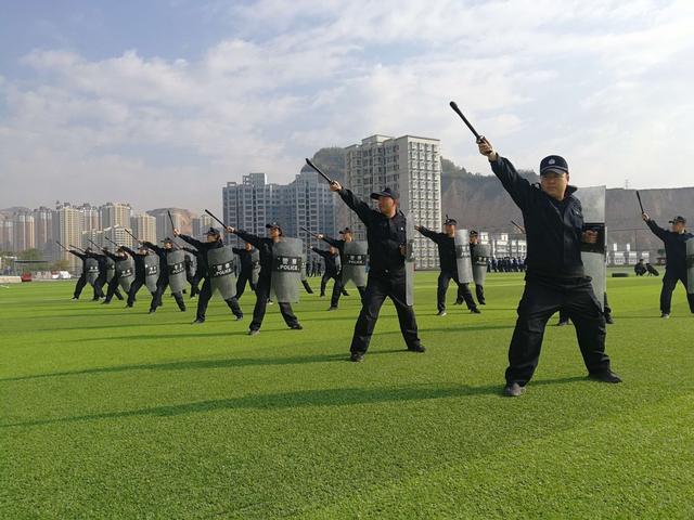 合肥一女教师被公公当街捅9刀致死！惨不忍睹，内幕曝光