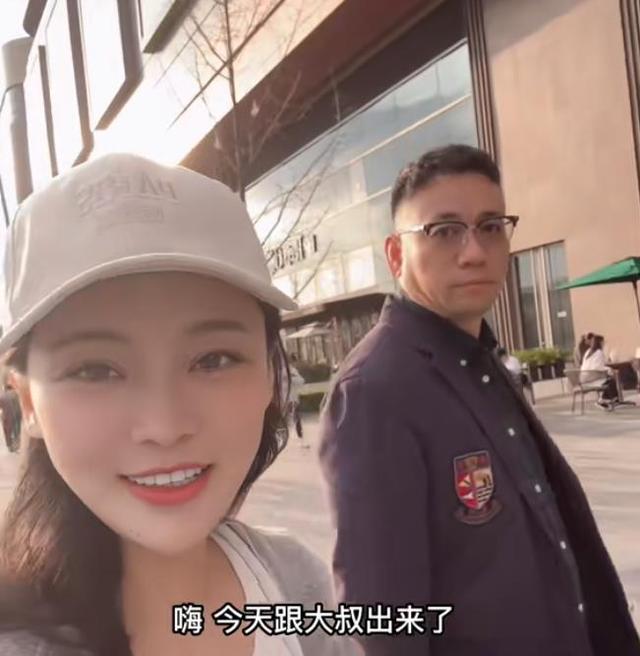 禁忌之爱，空姐美女与富商相恋8年，婚后幸福生活