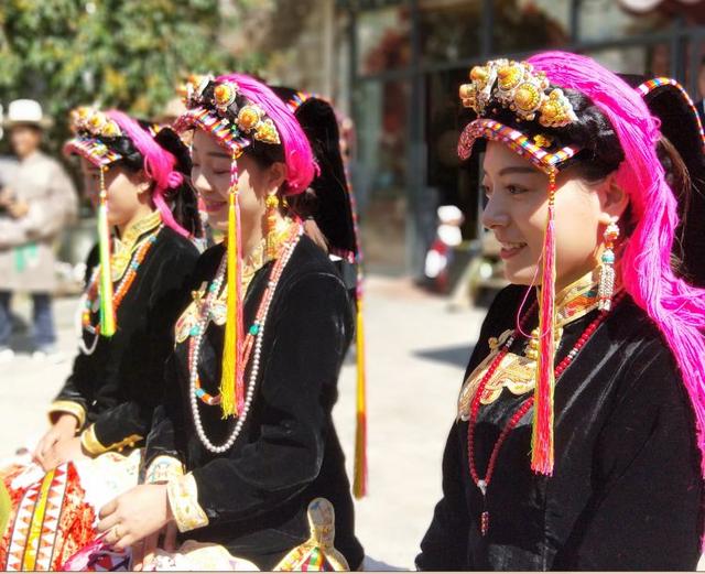 11万人围观“美人谷”美女包包子叠被子戴帕子，全州群团助力脱贫公益行动美美的启动了！