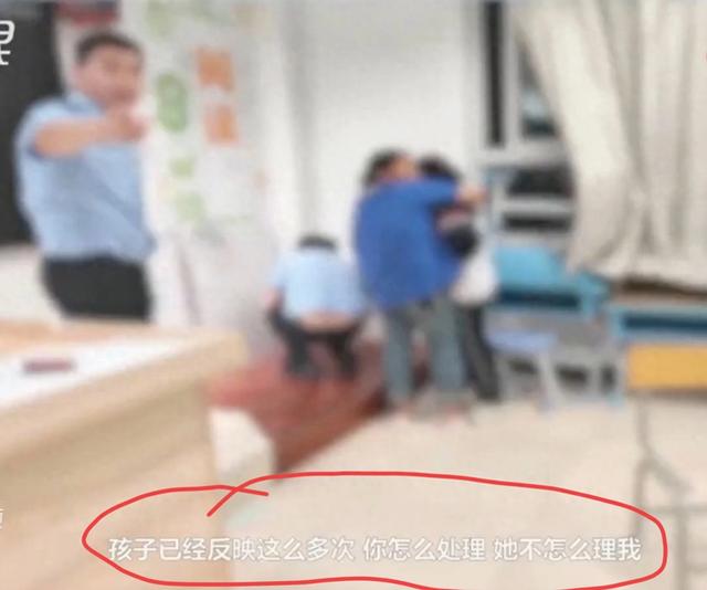 气炸！13岁女孩被男同学猥亵 扒裤子 袭胸！班主任：一个巴掌拍不响