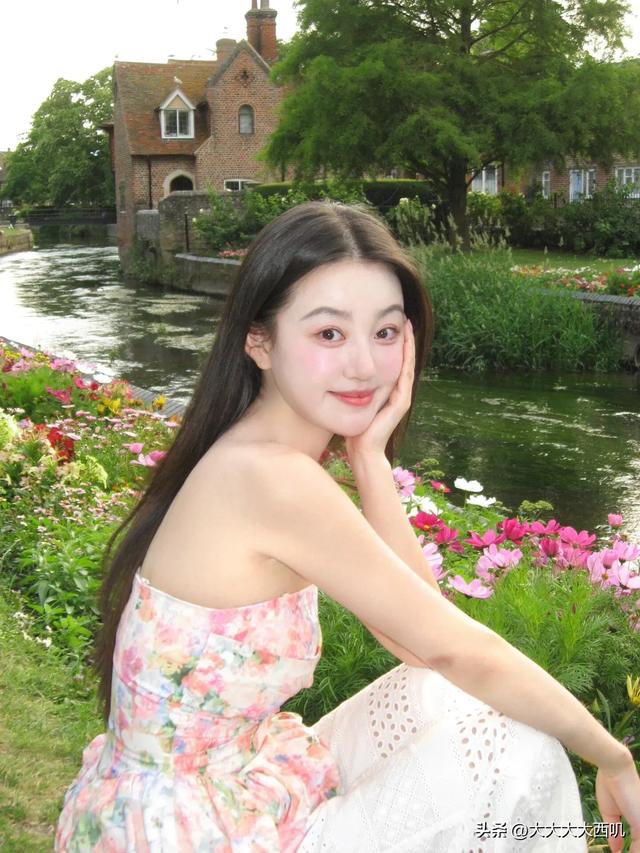 花儿与美女：绝色美女花园摄影写真（18）