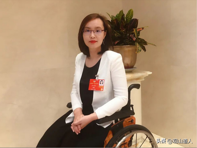 11年前，那个为救学生失去双腿的80后美女教师张丽莉，后来怎样了