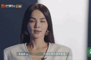 美女肉bb(自曝产后漏尿，“全裸”直播生子惹争议：41岁的她，还是天后)