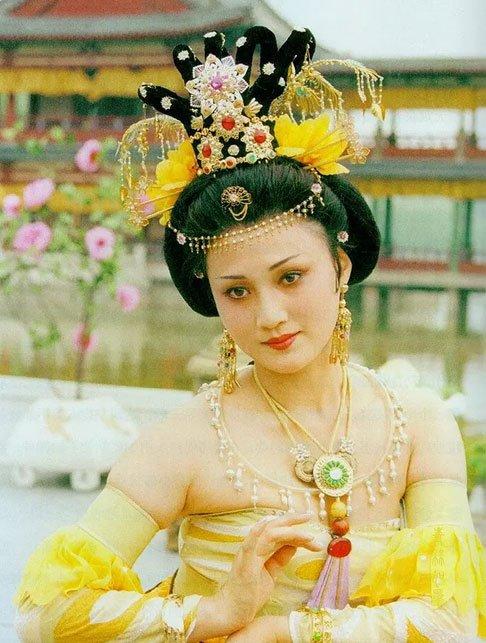 80年代号称“第一美女”林芳兵：因太漂亮遭暗算，险些被割掉鼻子