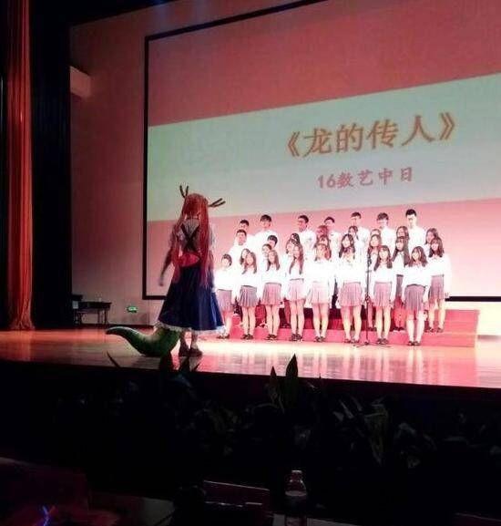 8个让人服气的行为：职业装黑丝美女搞烧烤，开店都这么下血本么