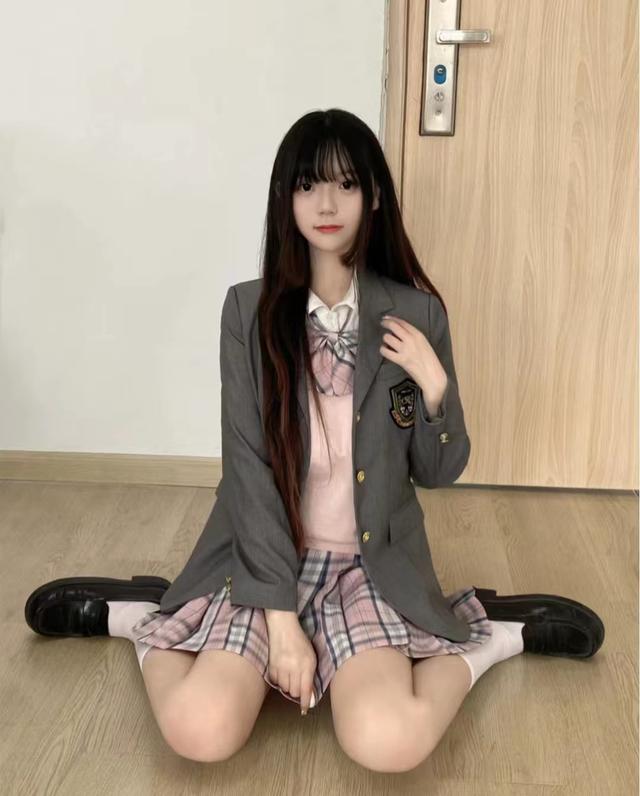 今秋流行“麻衣学姐”风：制服+JK裙甜美可爱，回头率超高！