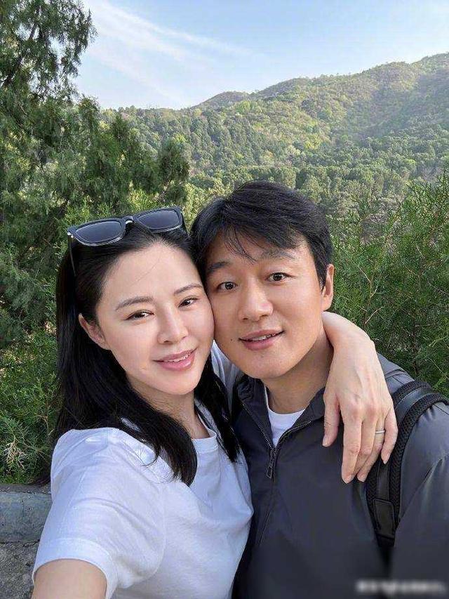 佟大为老婆晒与女儿合照，小美女像爸又像妈，身高超一米七好漂亮