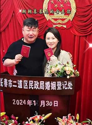 徐八美女(乡村爱情徐会计晒结婚照，又哭又笑乐开花，新娘大长腿小自己8岁)