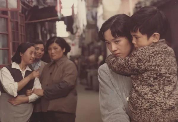 80年代著名女星龚雪，因“流氓案”远走美国，如今过得怎么样了？