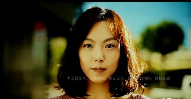 口罩美女的氛围感，到底要把美钉在哪里？