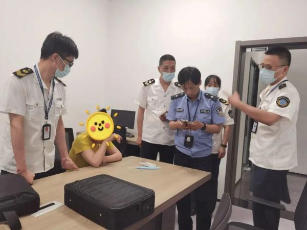 58岁女子被查！白天做保洁，晚上上门帮人补牙