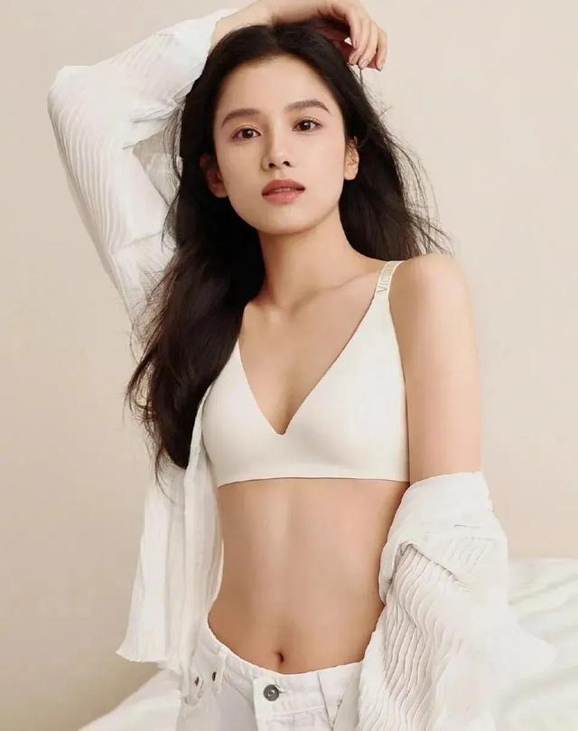 清新小美女张婧仪：甜美与才华并存，点亮荧屏新风尚