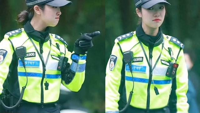 美女交警站在路口指挥交通 ，表情奶凶奶凶超可爱：谁敢不听话？