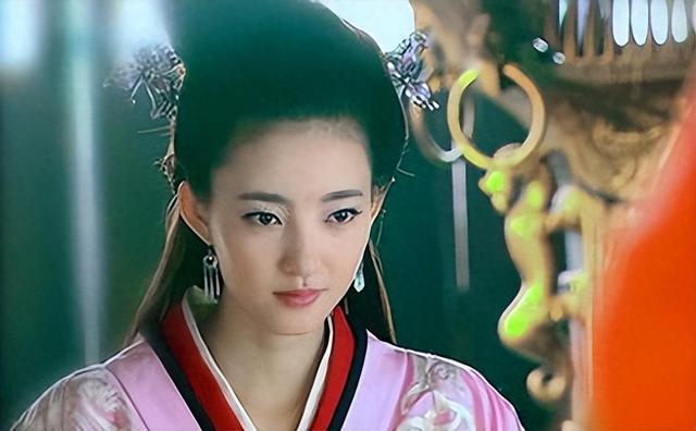 一脸清纯无辜，却演起“蛇蝎美人”，这10位女演员一个比一个入戏