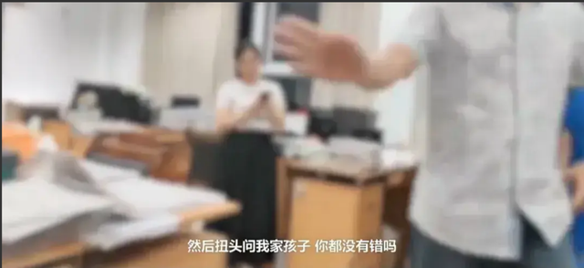 闹大！13岁女生遭男生扒裤猥亵，老师：一个巴掌拍不响，评论炸锅