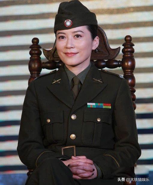 矫揉造作就别演军旅剧了，这8位女星告诉你，什么叫飒爽军人气质