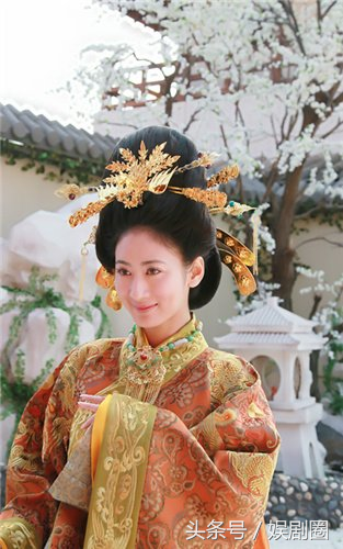 她被称为“古装美女”“苦情女王”，曾与杨幂刘诗诗成“情敌”