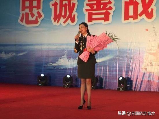 宋祖英、王莉和钟丽燕，都是文工团的台柱子，官兵们最喜欢