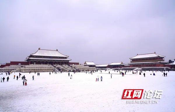 当汉服美女与春雪中的故宫相遇，我这是穿越了吗？