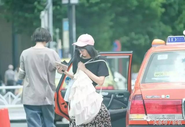 她是日本最美短发美少女，泳衣写真集永远卖到缺货