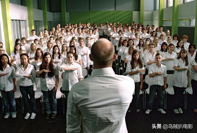 电话性侵：骗子远程遥控，十分钟脱光了她的衣服...