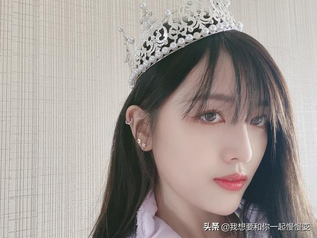 火箭少女101吴宣仪自拍都是爱你的手势，这样的吴宣仪是你的爱吗