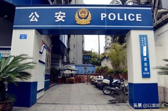 闹大了! 男医生听诊漂亮女子, 撩衣手伸进去, 误摸胸被抓, 网友吵翻天