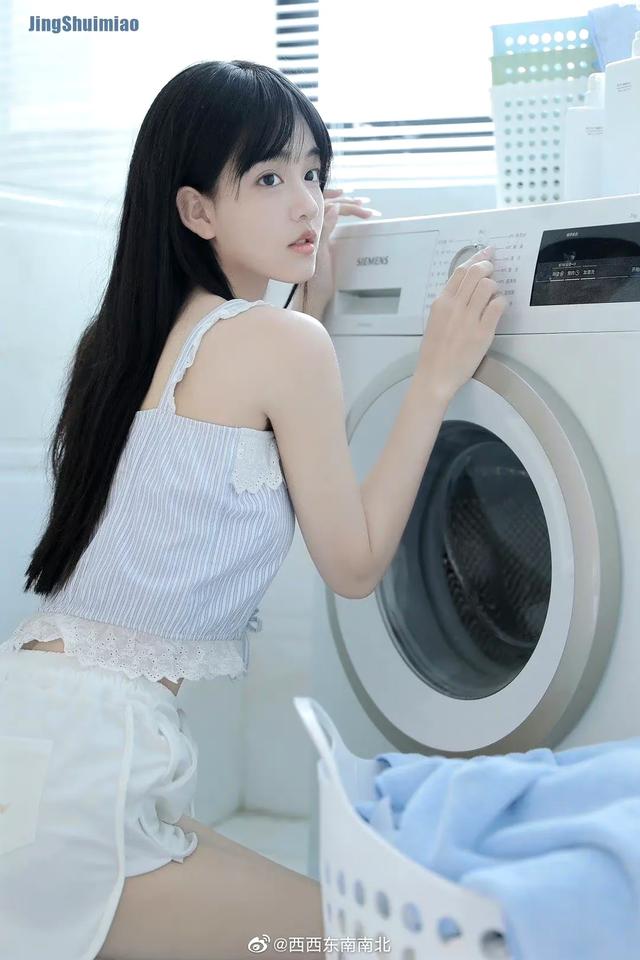 清纯减龄美女洗衣服间隙也能拍拍写真！