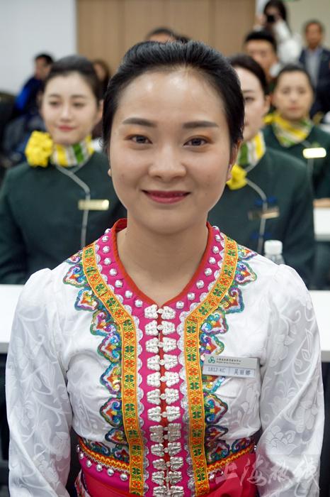 上海人注意！一大波云南空乘学员来沪！民族风美女空姐太养眼