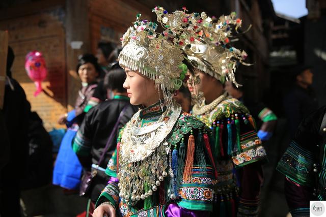 美女在民间，高清镜头下的山里女孩美得纯净