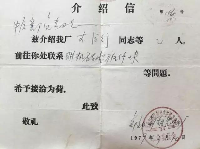 20年前二七路美女扎堆，今天郑州街头卖唱女生感人翻唱真的爱你