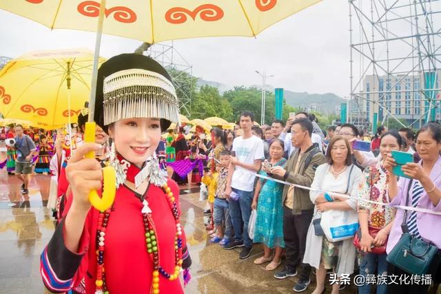 1000名彝族美女在这里演了一场“大秀”，太美了（多图）