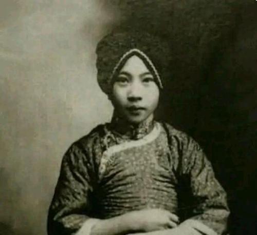 1925年，东北女匪首张素贞貌美如花却因作恶多端，被李杜就地正法