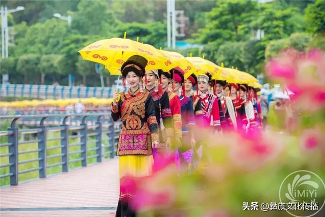 1000名彝族美女在这里演了一场“大秀”，太美了（多图）