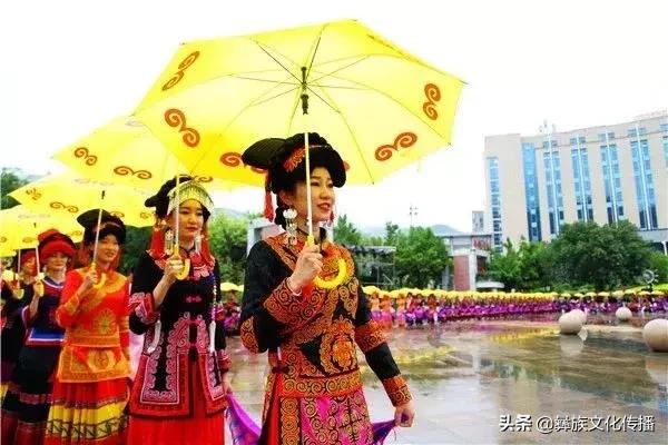 1000名彝族美女在这里演了一场“大秀”，太美了（多图）