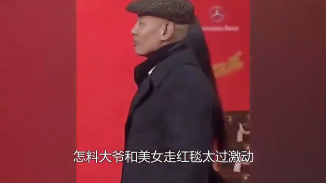 张纪中偷看身后的模特，泫雅穿内衣唱歌，张韶涵穿丝袜摇曳生姿